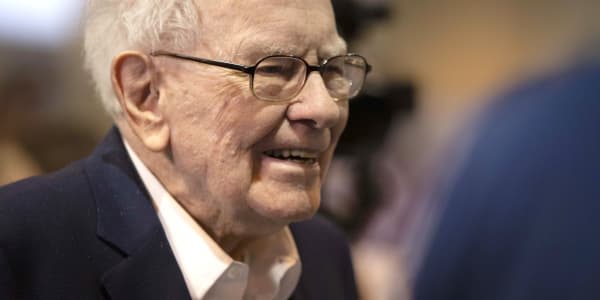Warren Buffett says Berkshire Hathaway is looking at an investment in Canada