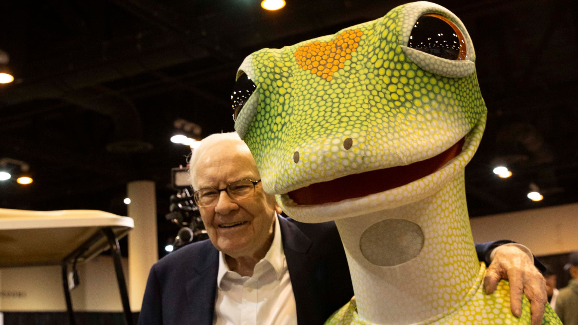 Warren Buffett poses with Martin, the Geico gecko, ahead of the Berkshire Hathaway Annual Shareholder's Meeting in Omaha, Nebraska on May 3rd, 2024.