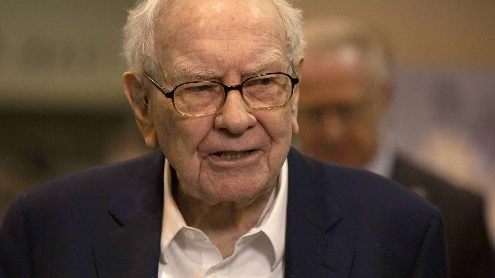 Warren Buffett’s Berkshire Hathaway cut Apple investment by about 13% in the first quarter