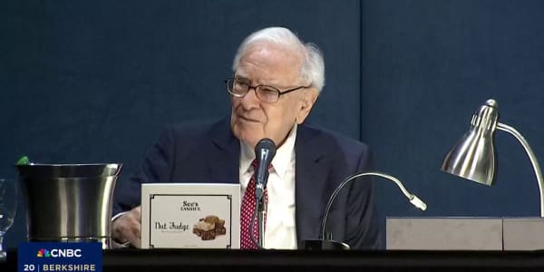Warren Buffett: No one would owe 'a dime' of federal taxes if other companies paid fair share