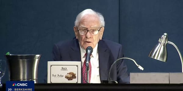 Warren Buffett says one question posed by AI has stumped economists for a century 