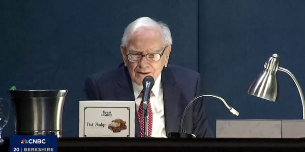 Warren Buffett says AI scamming will be the next big 'growth industry'
