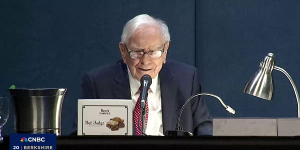 Warren Buffett: Don't feel uncomfortable in any way putting our money into Canada