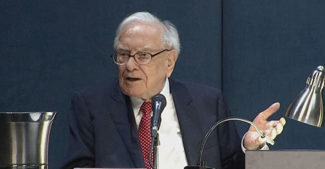 Warren Buffett talks Apple, AI and investing at Berkshire Hathaway shareholders meeting: Live updates