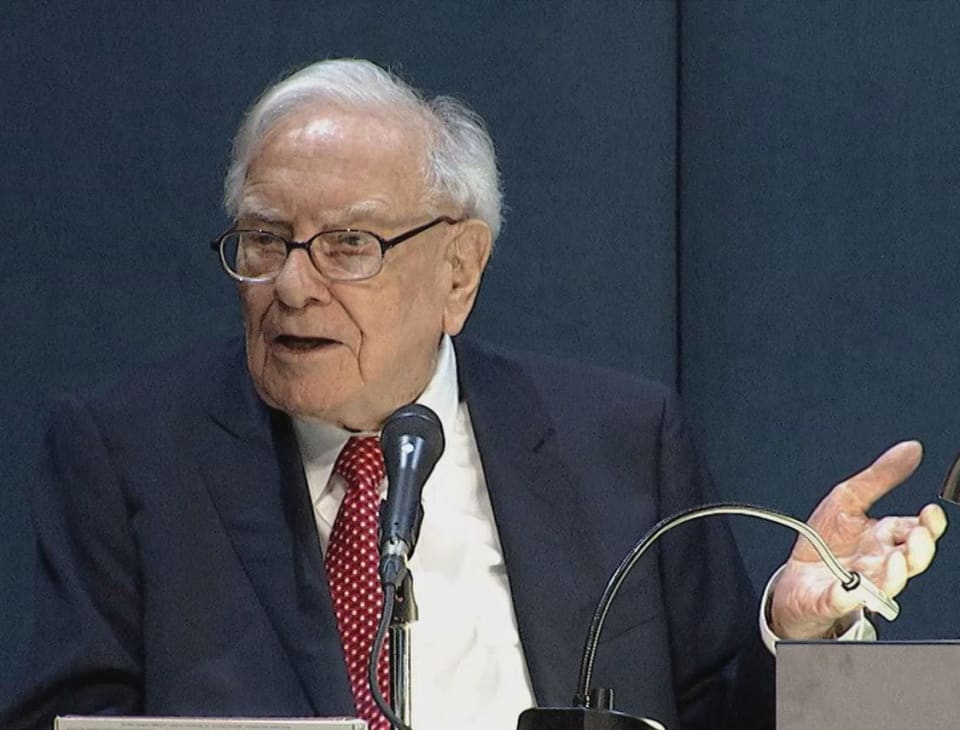 Full recap of Warren Buffett's comments at the Berkshire annual meeting: 'I hope I come next year'