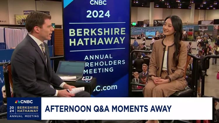 Apple stake and potential Canada investment dominate headlines from Berkshire's annual meeting