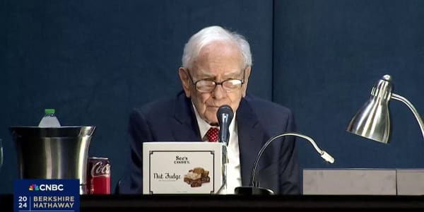Warren Buffett breaks down how he would invest if he had to start again with $1 million
