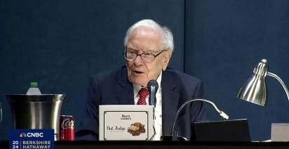 Warren Buffett: 'If you're lucky in life, make sure a bunch of other people are lucky too'