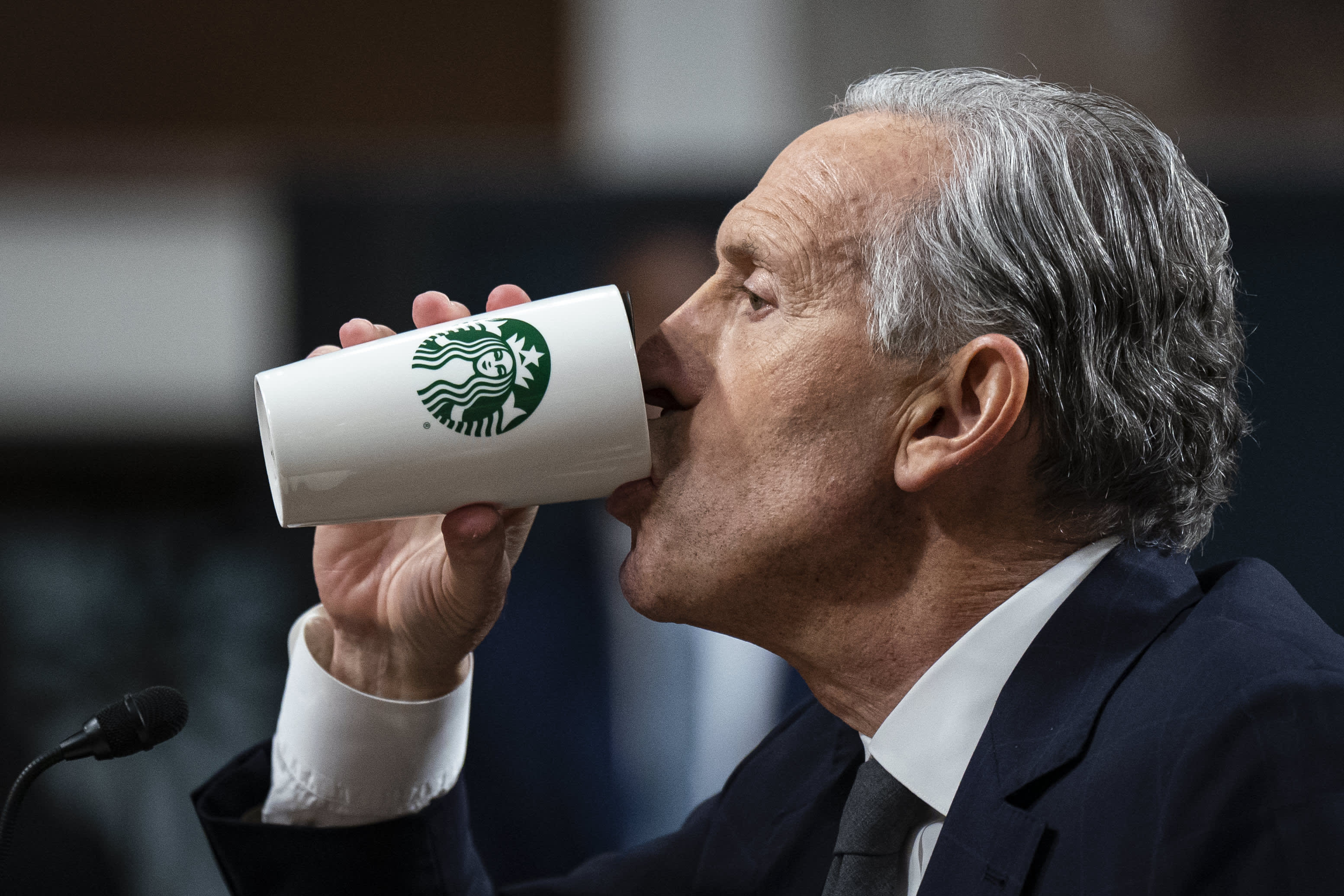 O ex-CEO Howard Schultz comenta sobre os lucros perdidos da Starbucks