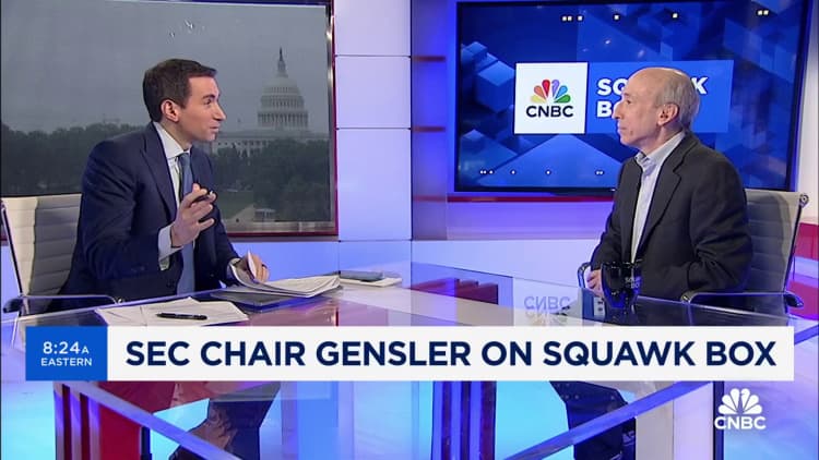 O presidente da SEC, Gary Gensler, evita questões financeiras de campanha da Trump Media