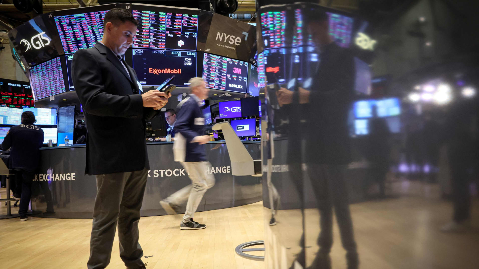 Dow rises, putting index on track for 8-day winning streak: Live updates