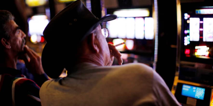 Shareholders push casinos to reassess indoor smoking