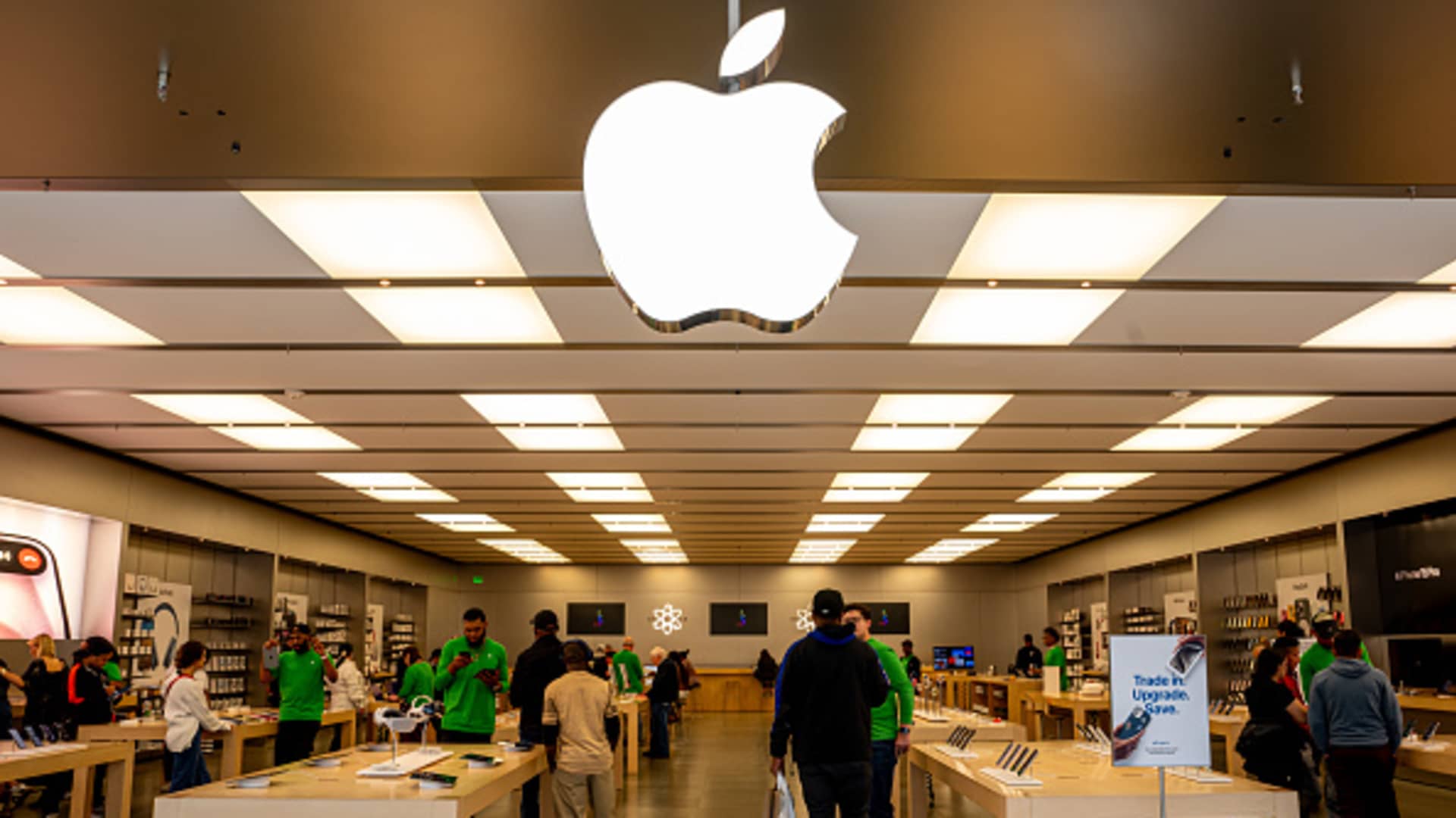 Apple's Maryland store workers vote to authorize strike