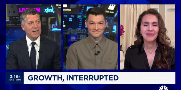 Watch CNBC’s full interview with Charles Schwab’s Kevin Gordon and Requisite’s Bryn Talkington