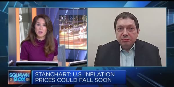 Federal Reserve set to cut rates twice in 2024, StanChart strategist says