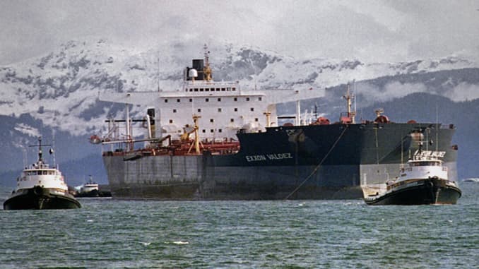 Perhaps one of the most memborable oil spills in history, the Exxon Valdez spill in 1989 was certainly large - with about 257,000 barrels of crude lost - but it is only a fraction of the size, by volume, of the biggest spills in history. Despite the relatively small volume compared with the biggest oil spills, the Valdez disaster seriously affected the area's ecology. The spill covered about 1,300 square miles after the Valdez struck a reef and began leaking oil into Prince William Sound, an ext