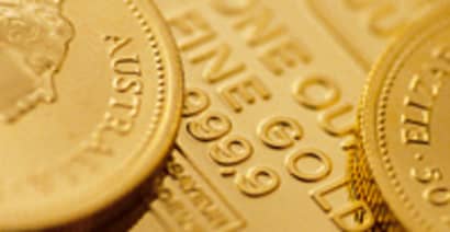 Gold Firms, Commodities Falter on Lack of Confidence in EU 