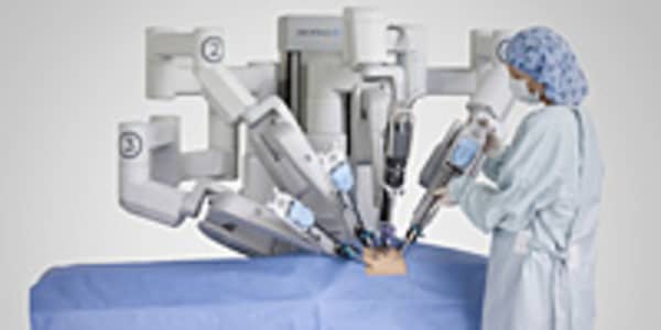 Surgical Robots Draw Fans and Controversy 