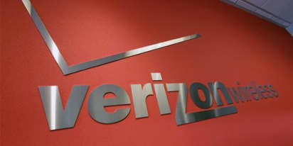 Verizon profit declines as pricier plans result in subscriber loss